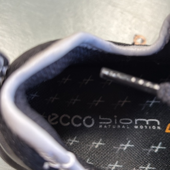 ECCO Biom 2.1 X Country
Women's Textile Trail Running Shoe
Size 5- 5-1/2
EUC - Picture 8 of 8